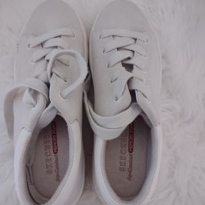 Sketchers comfy fit sneakers